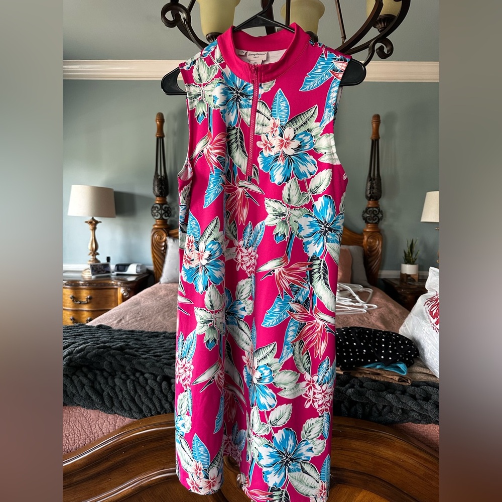 Tommy Bahama Women’s Golf Dress L w/pockets Shorts included!